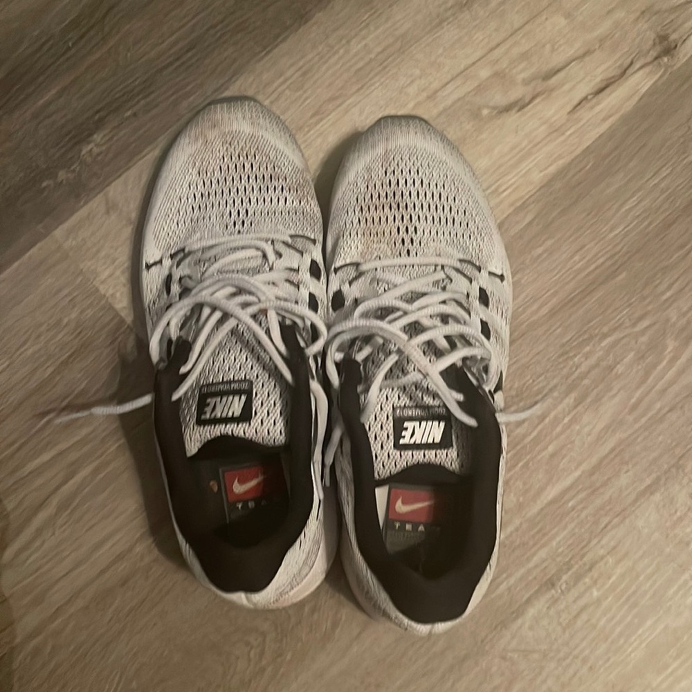 Nike men athletic shoes